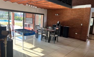 Casa en  Parque de las Naciones excelente estado Piscina Quincho y cochera