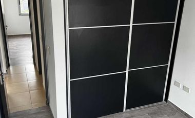 Departamento en venta - 2 Dormitorios 1 Baño - Cochera - 65Mts2 - Monte Grande, Esteban Echeverría