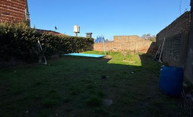 VENTA DE CASA 4 AMBIENTES CON COCHERA EN FLORENCIO VARELA