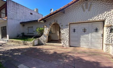 Casa 22 1436 Zona IV / Miramar