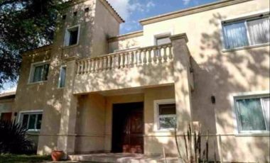 Casa en alquiler - 5 Dormitorios 5 Baños - Chascomus