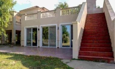 Casa en alquiler - 5 Dormitorios 5 Baños - Chascomus