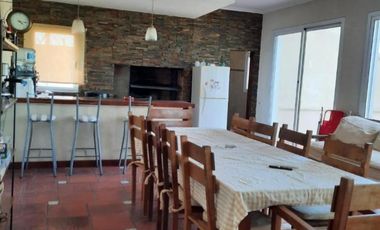 Casa en alquiler - 5 Dormitorios 5 Baños - Chascomus