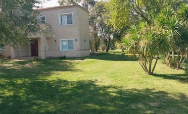 Casa en alquiler - 5 Dormitorios 5 Baños - Chascomus