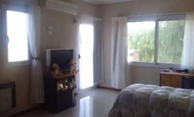 Casa en alquiler - 5 Dormitorios 5 Baños - Chascomus