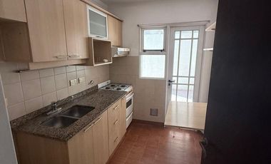 Departamento de dos ambientes con Patio en Alquiler en Avellaneda