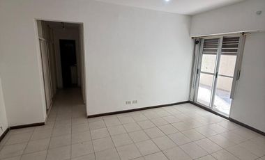Departamento de dos ambientes con Patio en Alquiler en Avellaneda