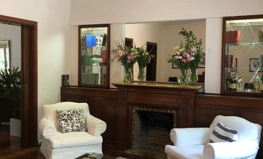 Casa en alquiler - 4 Dormitorios 2 Baños - Cochera - 226,16Mts2 - Olivos