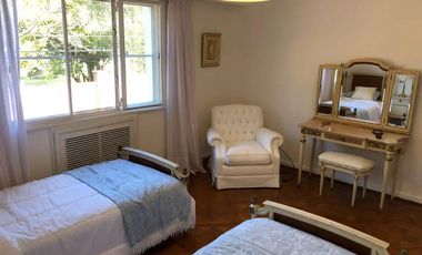 Casa en alquiler - 4 Dormitorios 2 Baños - Cochera - 226,16Mts2 - Olivos