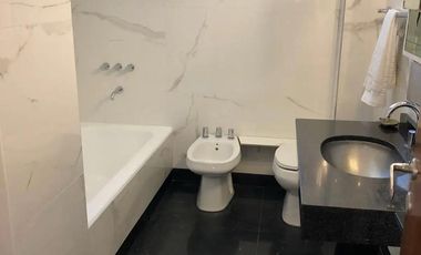 Casa en alquiler - 4 Dormitorios 2 Baños - Cochera - 226,16Mts2 - Olivos