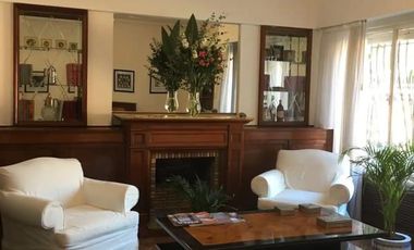 Casa en alquiler - 4 Dormitorios 2 Baños - Cochera - 226,16Mts2 - Olivos