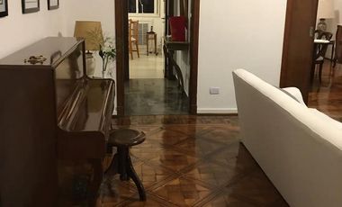 Casa en alquiler - 4 Dormitorios 2 Baños - Cochera - 226,16Mts2 - Olivos