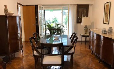 Casa en alquiler - 4 Dormitorios 2 Baños - Cochera - 226,16Mts2 - Olivos