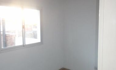 Duplex de 2 dormitorios C/Cochera.- Lomas de Zamora E.