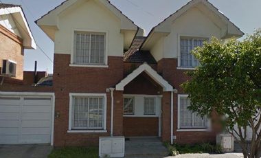 Duplex de 2 dormitorios C/Cochera.- Lomas de Zamora E.