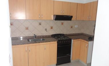 Duplex de 2 dormitorios C/Cochera.- Lomas de Zamora E.