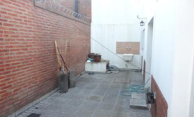 Duplex de 2 dormitorios C/Cochera.- Lomas de Zamora E.