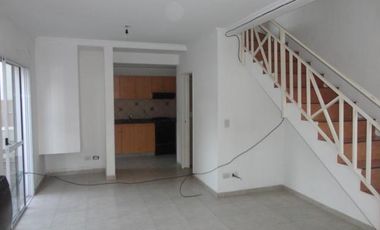 Duplex de 2 dormitorios C/Cochera.- Lomas de Zamora E.
