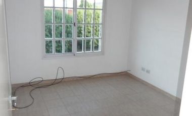 Duplex de 2 dormitorios C/Cochera.- Lomas de Zamora E.