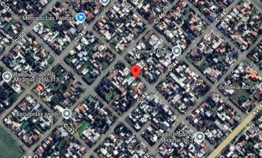 Casa en venta - 2 Dormitorios 1 Baño - 215Mts2 - Miramar