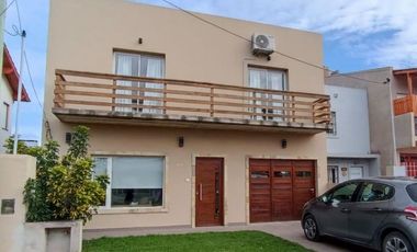 Casa en venta - 2 Dormitorios 1 Baño - 215Mts2 - Miramar