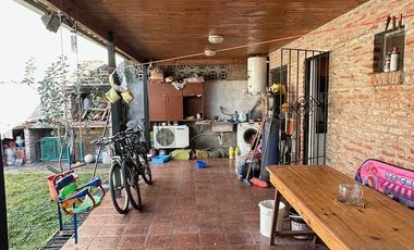 CASA EN JUAN LAPALMA CASI SAN JOSE