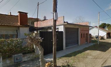 Casa en venta - 3 Dormitorios 2 Baños - Cochera - Local - 200Mts2 - Mar de Ajó