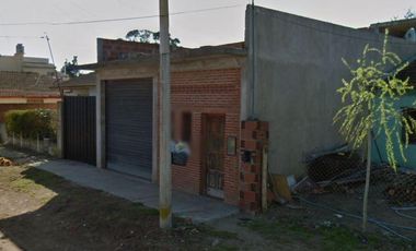 Casa en venta - 3 Dormitorios 2 Baños - Cochera - Local - 200Mts2 - Mar de Ajó