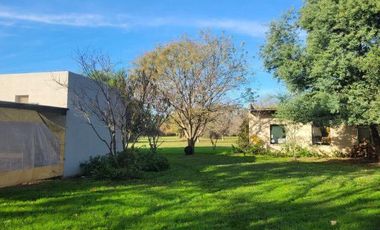 Quinta en venta - 2 Dormitorios 1 Baño - 10.000Mts2 - Lobos