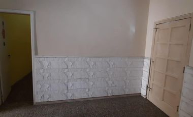 Venta - Departamento tipo casa - 3 ambientes - Al frente -  Patio - Terraza - Lanús Este