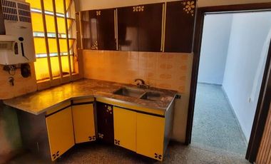 Venta - Departamento tipo casa - 3 ambientes - Al frente -  Patio - Terraza - Lanús Este