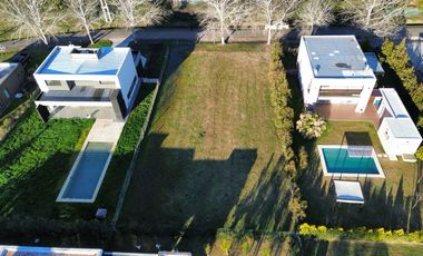 Lote Barrio privado de 840 m2, Lago y Amenities de primer nivel