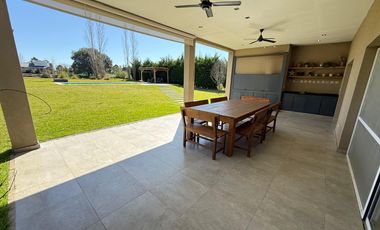 Casa - Venta - Barrio La Arbolada de Capilla - Exaltación de la Cruz