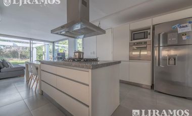 Casa con 3 dormitorios mas dependencia en venta / alquiler  en EL ENCUENTRO.