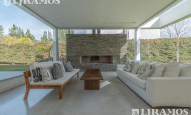 Casa con 3 dormitorios mas dependencia en venta / alquiler  en EL ENCUENTRO.