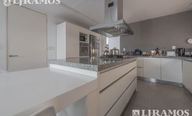 Casa con 3 dormitorios mas dependencia en venta / alquiler  en EL ENCUENTRO.