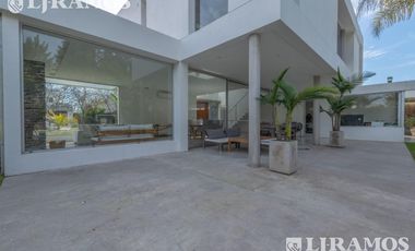 Casa con 3 dormitorios mas dependencia en venta / alquiler  en EL ENCUENTRO.