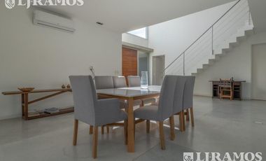 Casa con 3 dormitorios mas dependencia en venta / alquiler  en EL ENCUENTRO.