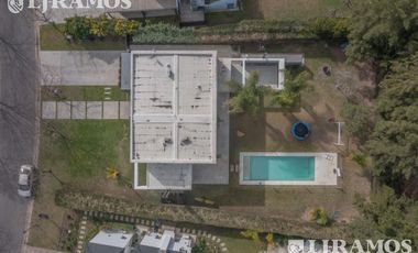 Casa con 3 dormitorios mas dependencia en venta / alquiler  en EL ENCUENTRO.