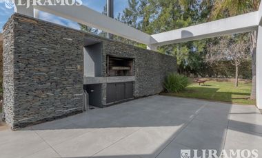 Casa con 3 dormitorios mas dependencia en venta / alquiler  en EL ENCUENTRO.