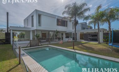 Casa con 3 dormitorios mas dependencia en venta / alquiler  en EL ENCUENTRO.