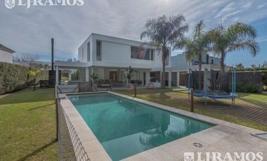 Casa con 3 dormitorios mas dependencia en venta / alquiler  en EL ENCUENTRO.