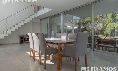 Casa con 3 dormitorios mas dependencia en venta / alquiler  en EL ENCUENTRO.