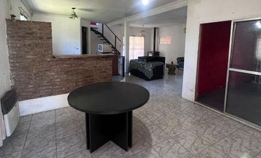 Casa en venta - 4 Dormitorios 2 Baños - Exaltación de la Cruz