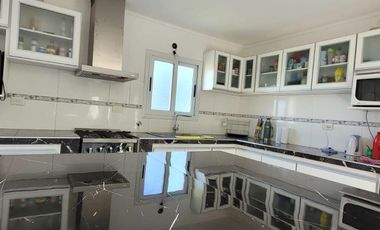 Casa en venta - 3 Dormitorios 3 Baños - Cochera - 600Mts2 - Villa Parque Sicardi, La Plata