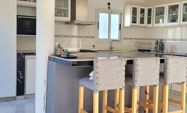 Casa en venta - 3 Dormitorios 3 Baños - Cochera - 600Mts2 - Villa Parque Sicardi, La Plata