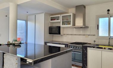 Casa en venta - 3 Dormitorios 3 Baños - Cochera - 600Mts2 - Villa Parque Sicardi, La Plata