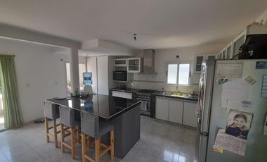 Casa en venta - 3 Dormitorios 3 Baños - Cochera - 600Mts2 - Villa Parque Sicardi, La Plata