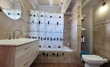 Casa en venta - 3 Dormitorios 3 Baños - Cochera - 600Mts2 - Villa Parque Sicardi, La Plata