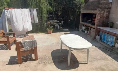 Casa en venta - 3 Dormitorios 3 Baños - Cochera - 600Mts2 - Villa Parque Sicardi, La Plata